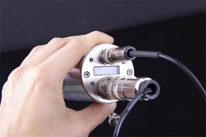 电动调焦双色红外测温仪